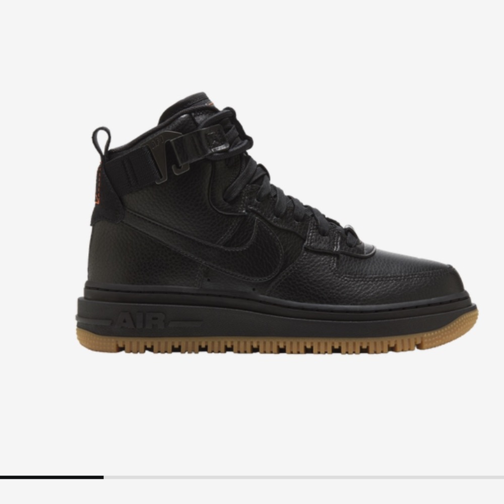 7.5 Nike combat woman’s Air Force new in box